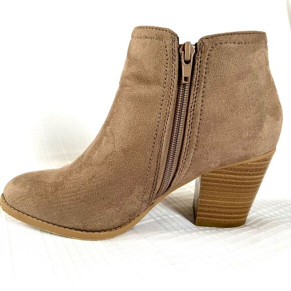City Classified Vegan Faux Suede Mushroom Tan Ankle Boot Western Bootie Size 7 - Picture 2 of 11